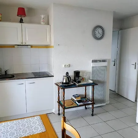 Le Dali, A 5 Min Parking Apartment